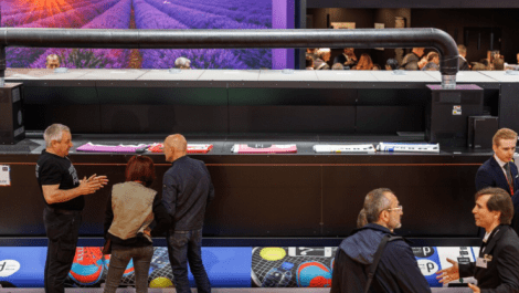 Durst printer gains ground in soft signage